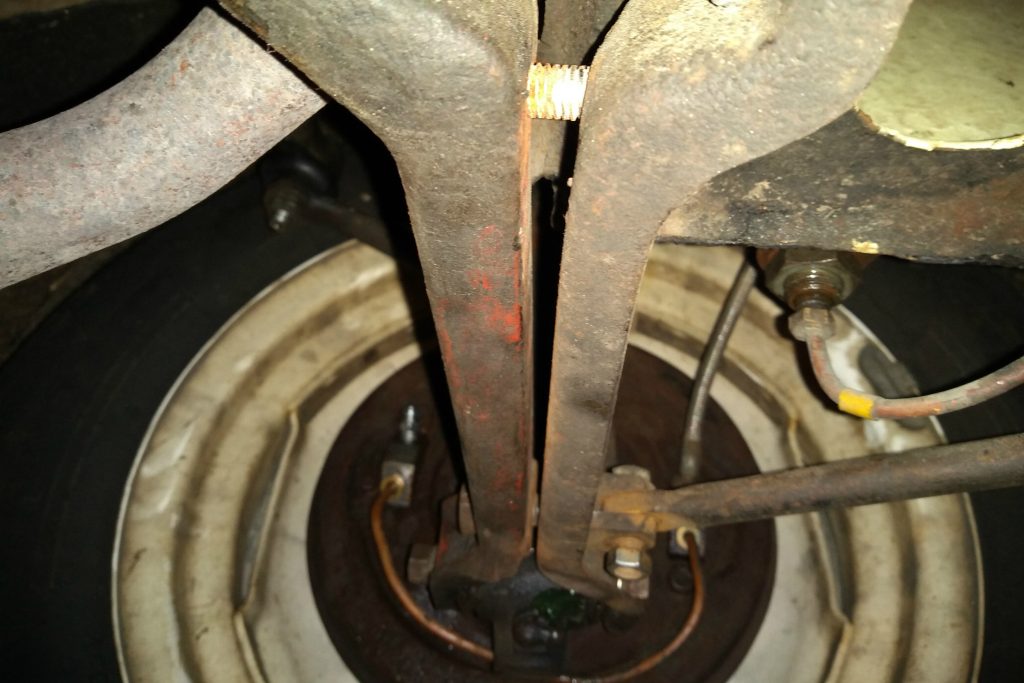 picture of bottom arm on Morris 1000 coming apart